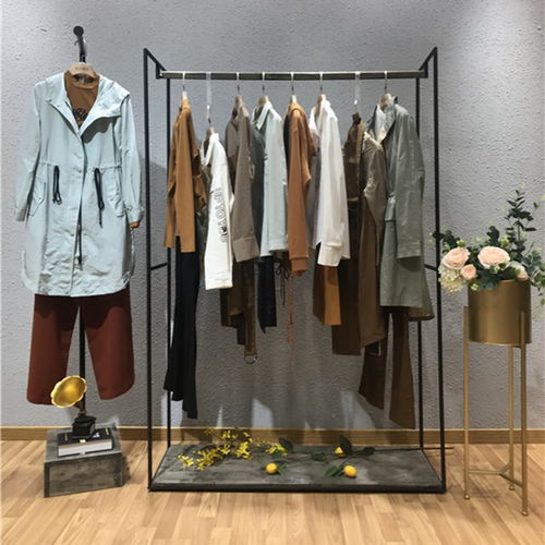 意识流风格服饰热潮 中老年女装地摊批发市场的新动向